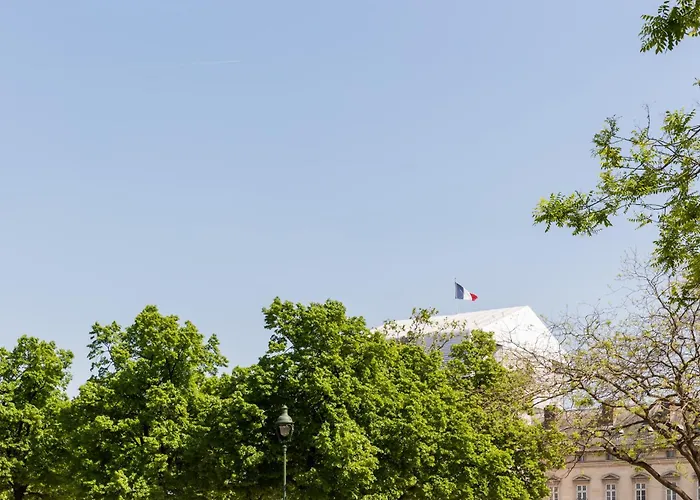 Veeve - Avenue To The Eiffel Tower